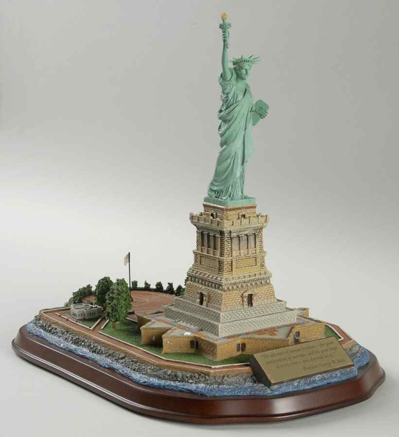 Danbury Mint Figurine Statue Of Liberty - Boxed by Danbury Mint-1