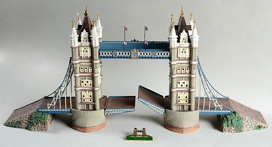 Historical Landmark Series Tower Bridge Of London-20th Annniversary - Boxed by Department 56-1