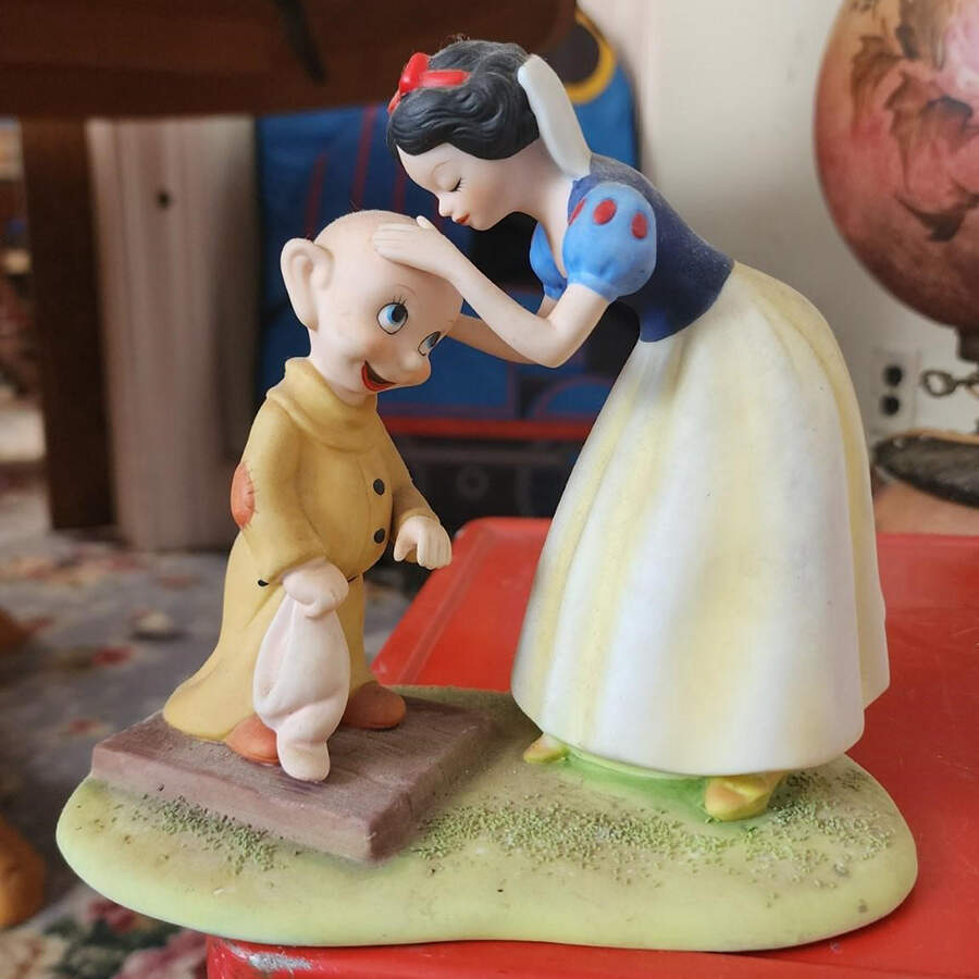 Disney Figurines Snow White & Dopey - No Box by Disney-1