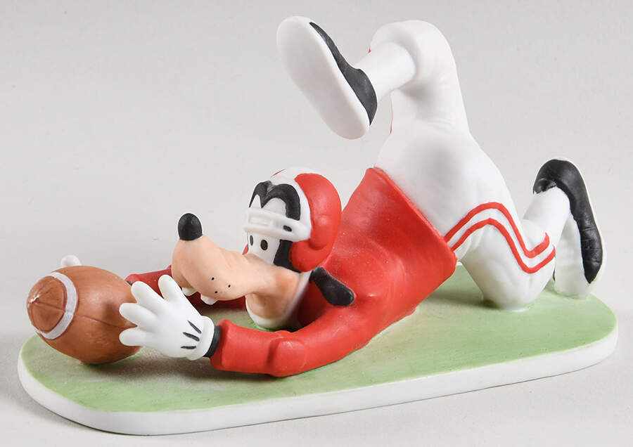 Disney Figurines Goofy-Touchdown Football - No Box by Disney-1