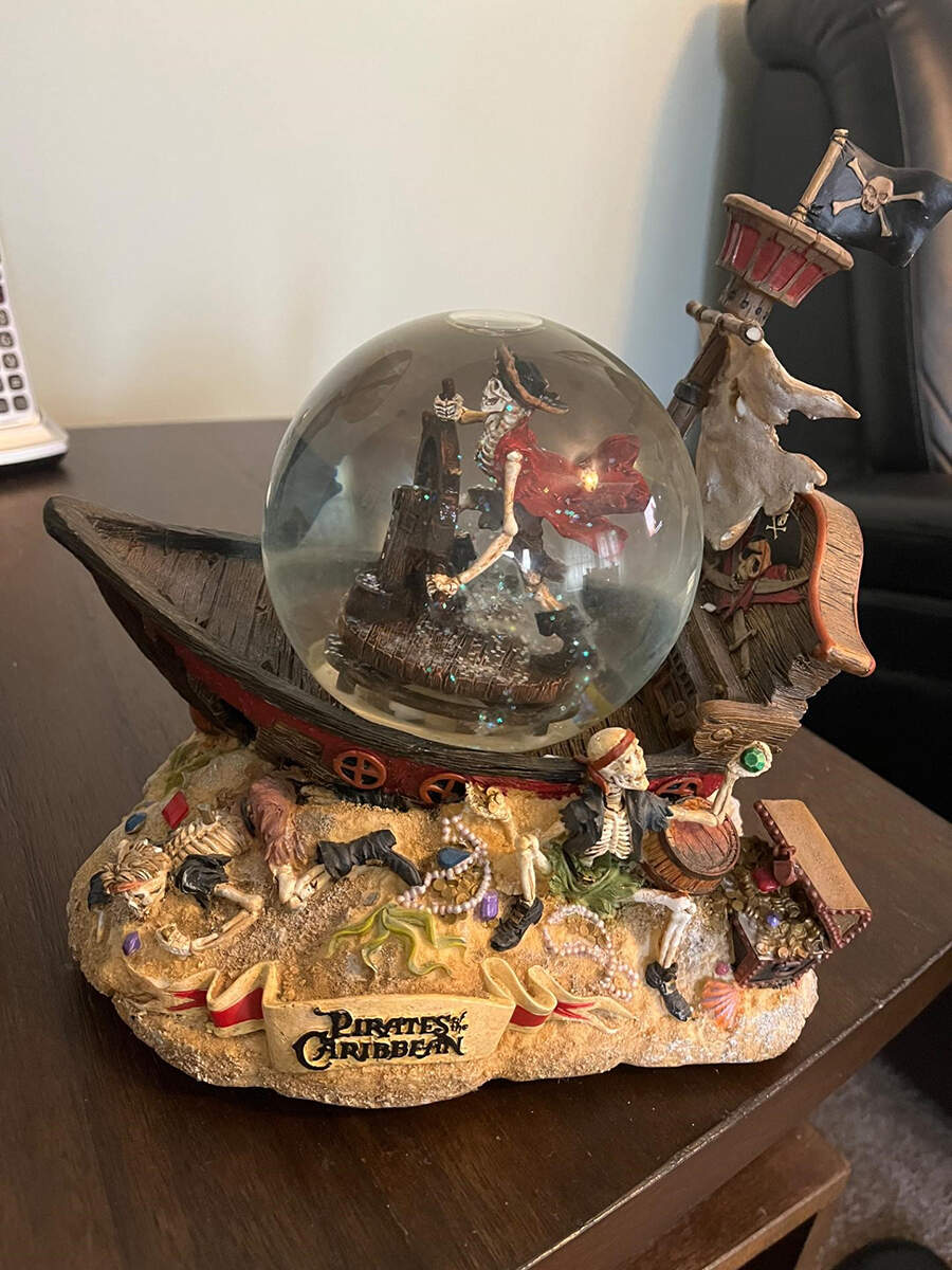 Disney Musical Snowglobe Pirates Of The Caribbean-Yo Ho A Pirates - Boxed by Disney-1