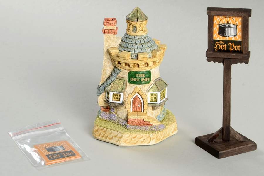 The Dinner Party Collection The Hot Pot - Boxed by David Winter-1