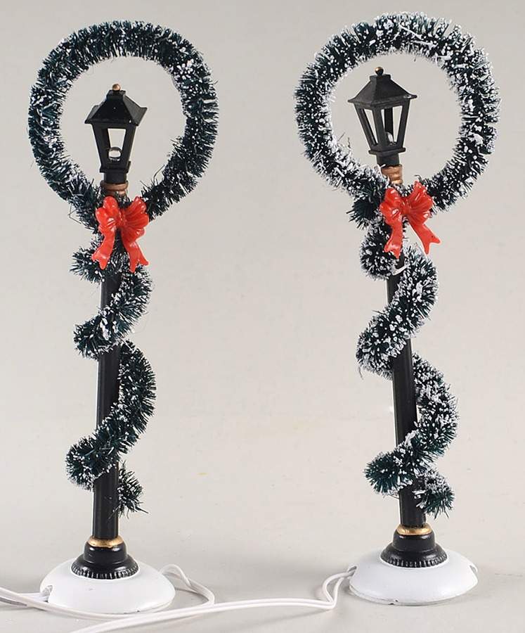 General Village Electrical Christmas Wreath Street Lights - Boxed by Department 56-1