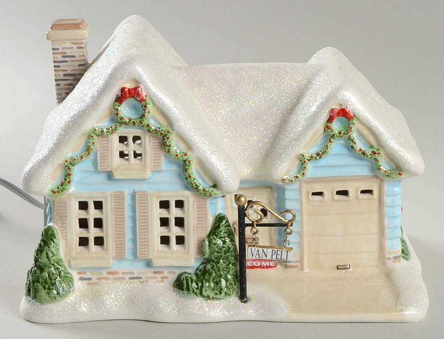 Peanuts Christmas Village Van Pelt House - Boxed by Department 56-1