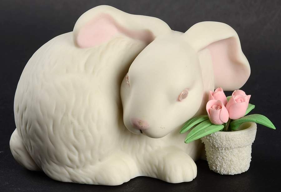 Annual Collectible Animals Bunny With Flowers-2003 Lying - Boxed by Department 56-1