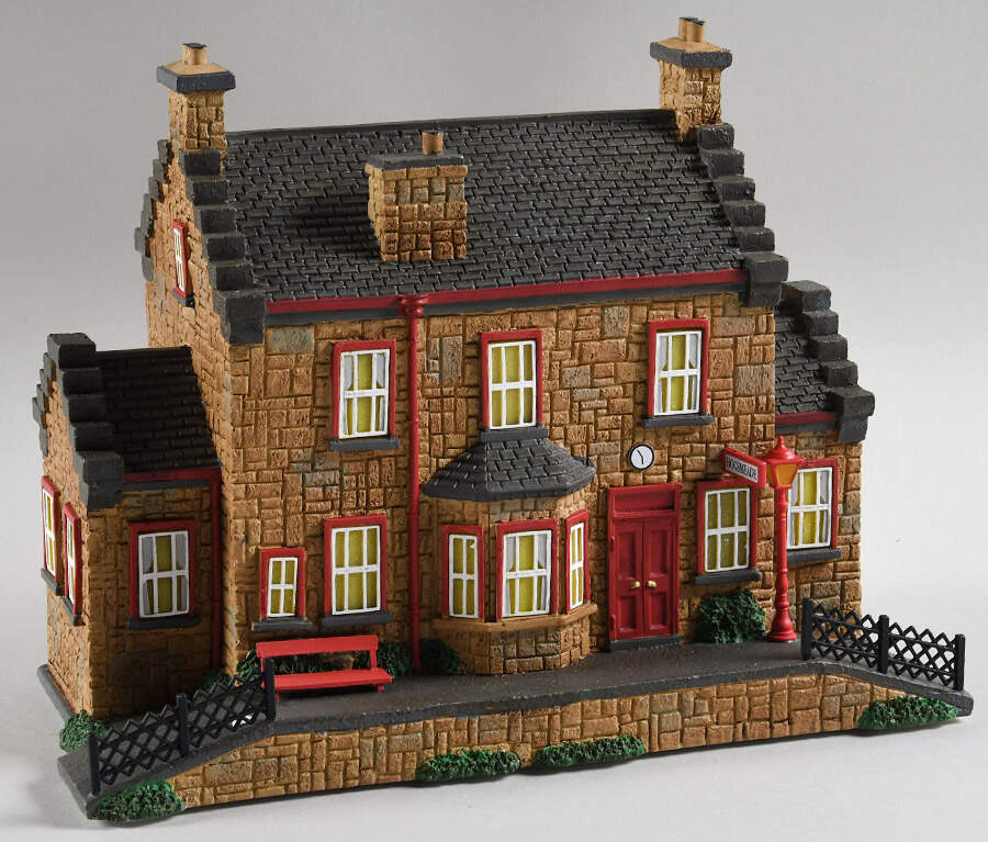 Harry Potter Hogsmeade Station - No Box by Department 56-1