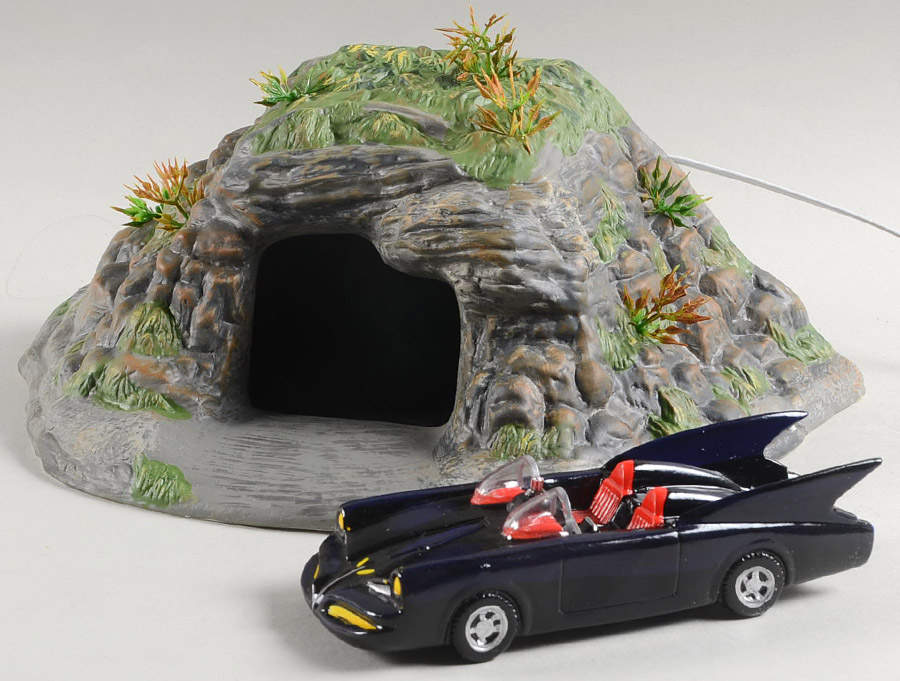 DC Comics Village-Hot Properties The Batcave - Boxed by Department 56-1