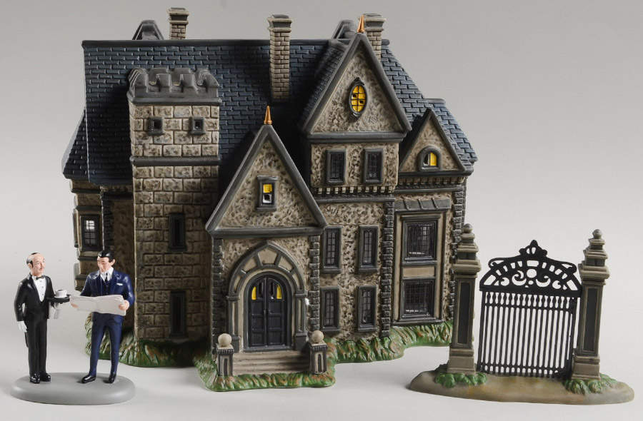 DC Comics Village-Hot Properties Wayne Manor - No Box by Department 56-1