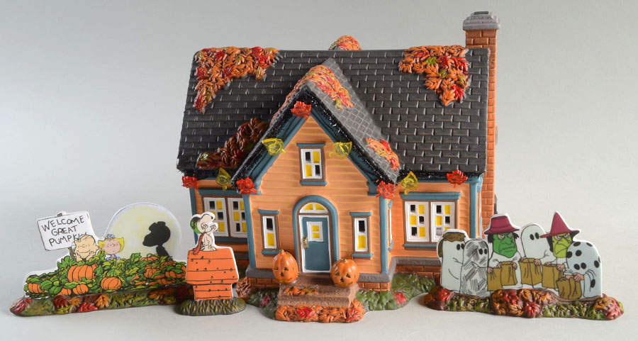 Trick Or Treat Lane - Snow Village Halloween Peanuts House - No Box by Department 56-1