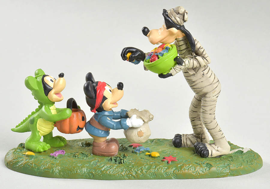 Mickey's Pumpkintown Village Halloween Treats From Goofy - With Box by Department 56-1