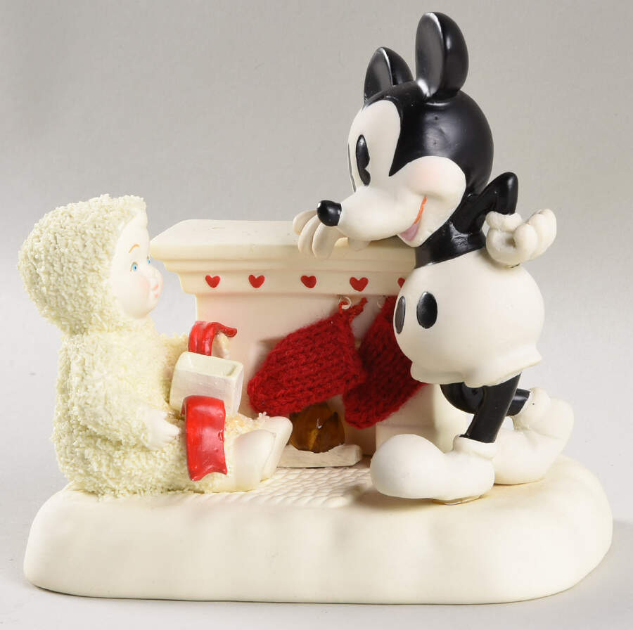 Mickey & Company - Guest Collection At The Mantel With Mickey - Boxed by Department 56-1