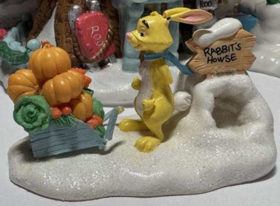 Winnie the Pooh Christmas Help From A Friend - Boxed by Department 56-1
