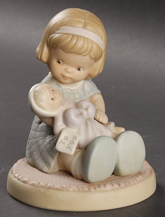 Memories of Yesterday Wrapped In Love And Happiness - Boxed by Enesco-1