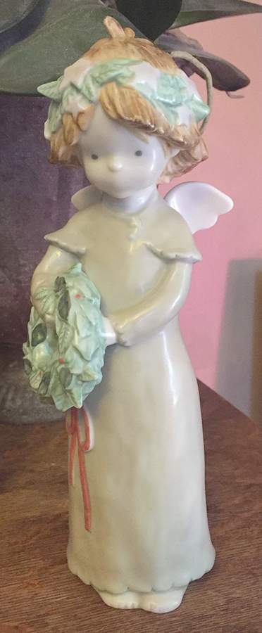 Kinka Figurines Christmas Angel With Wreath - No Box by Enesco-1