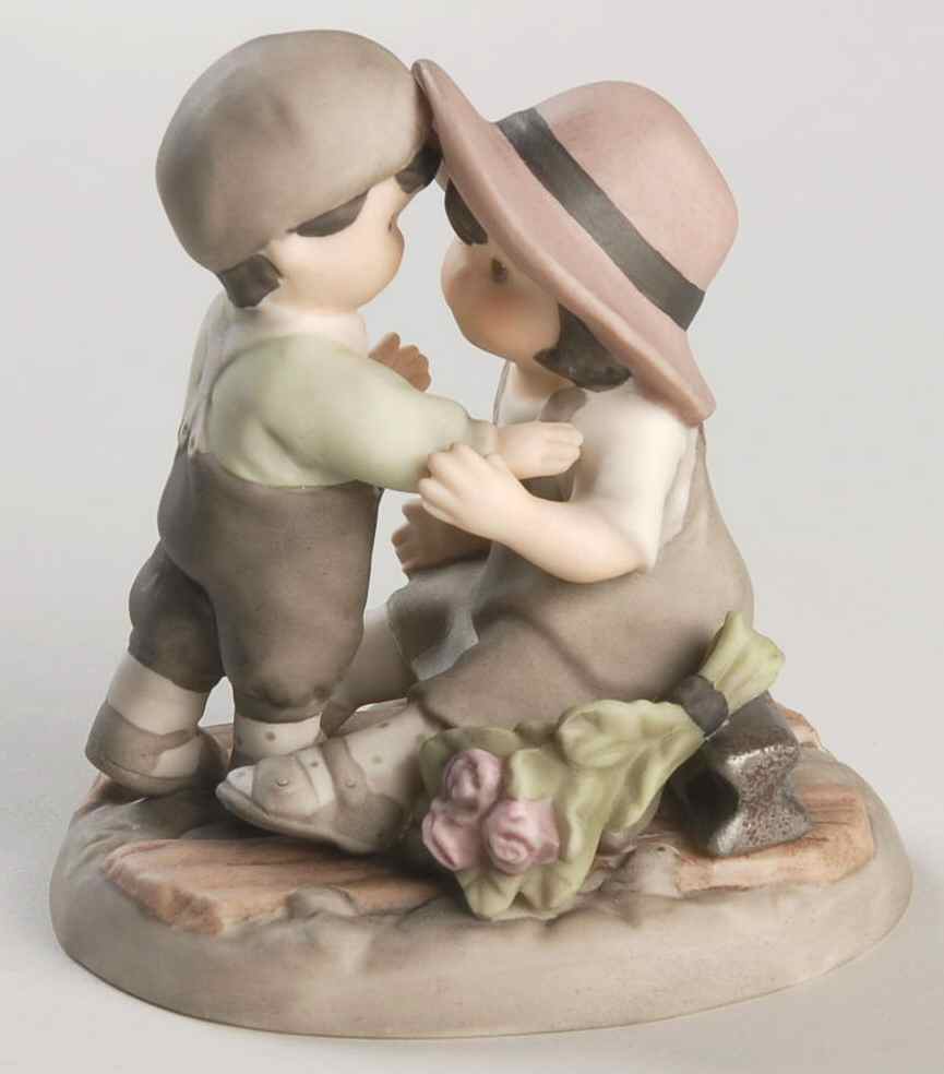 Pretty As A Picture  Shall We Kiss And Make Up? - No Box by Enesco-1