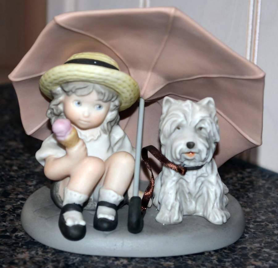Pretty As A Picture  Friendship Is A Gift To Share - No Box by Enesco-1