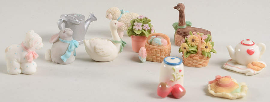 Down Petticoat Lane Dollhouse Mini Accessories - Boxed by Enesco-1