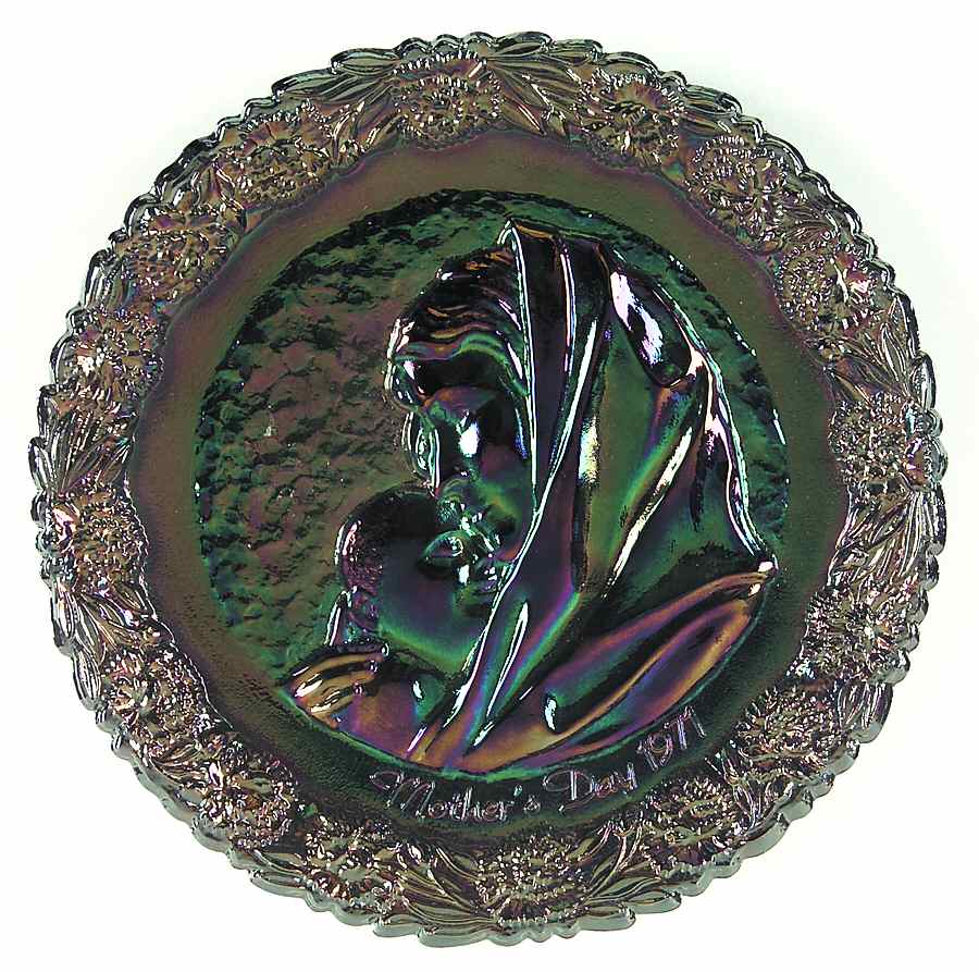 Mother'S Day Plate-Carnival Glass Madonna With Sleeping Child - No Box by Fenton-1