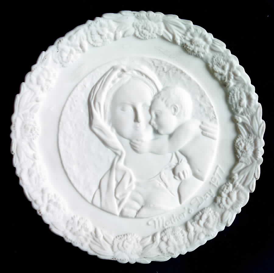 Mother'S Day-White Satin Madonna & Child With Pomegranate - Boxed by Fenton-1