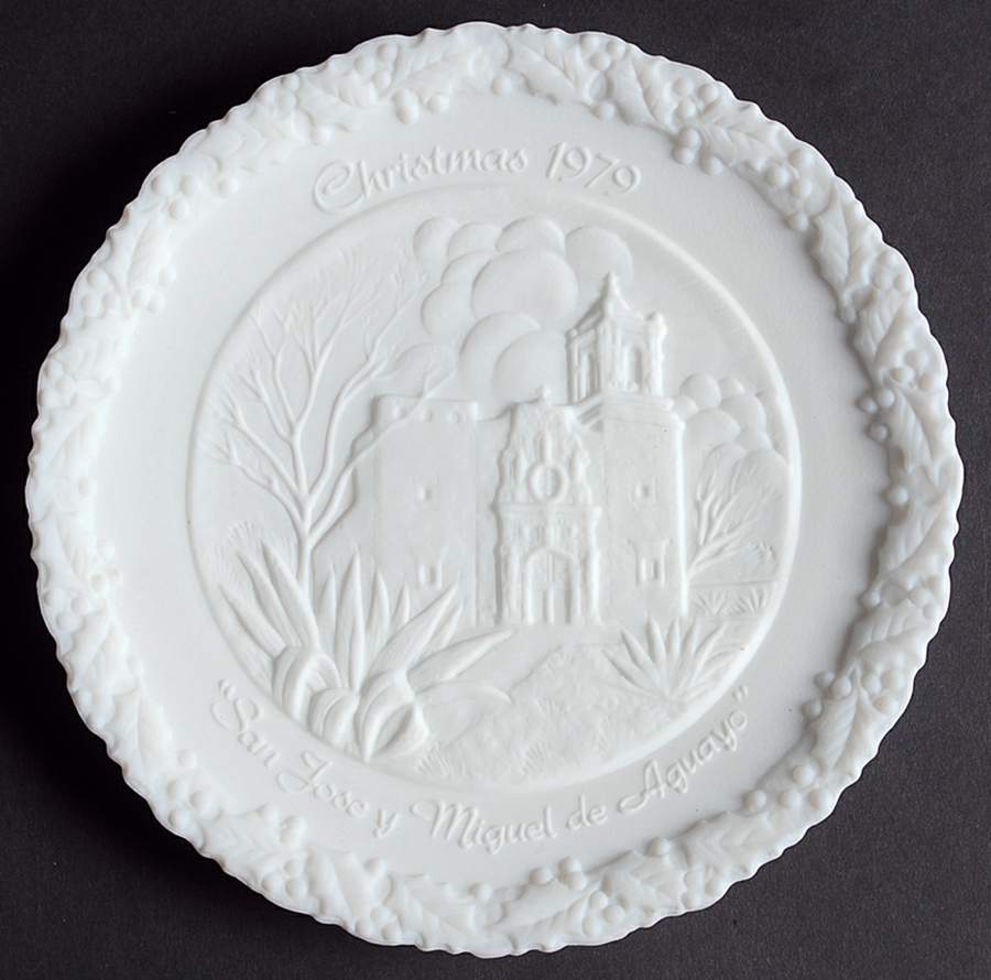 Fenton Christmas Plate-White Satin Glass San Jose Y Miguel De Aquayo - Boxed by Fenton-1