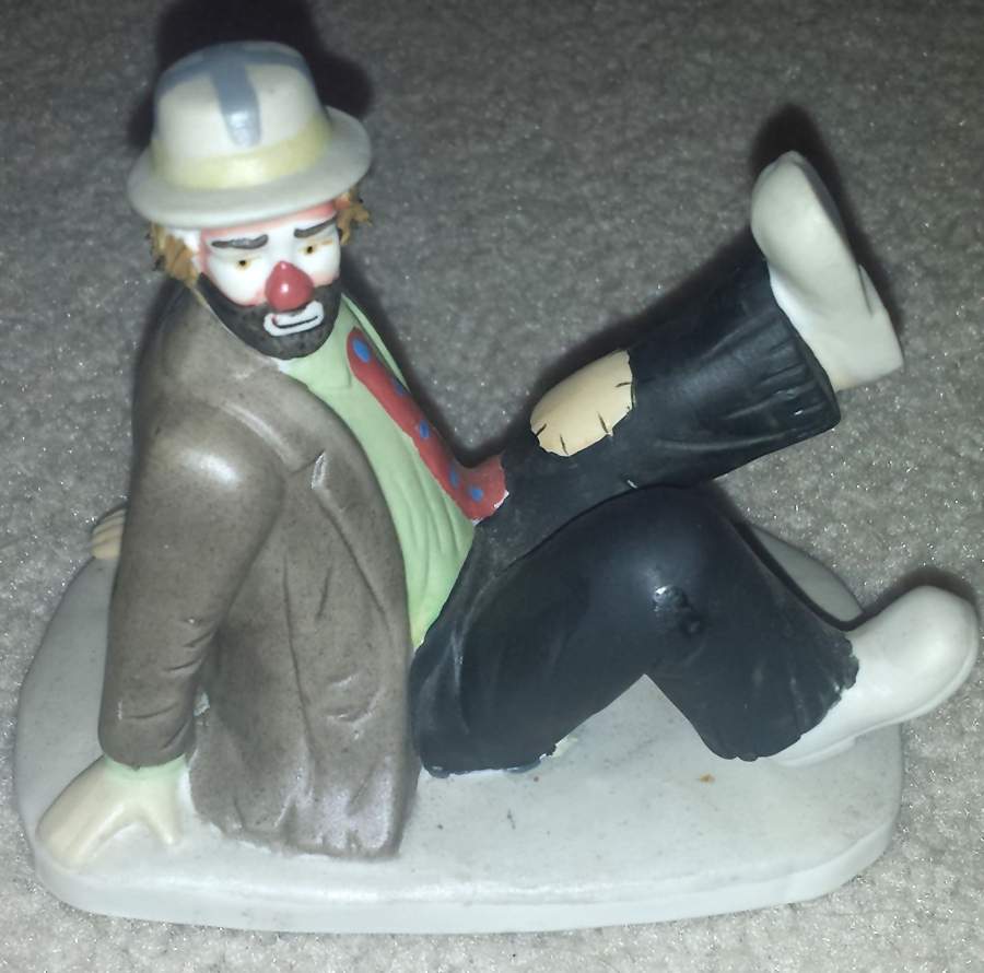 Emmett Kelly Jr-Figurine Tumbling-Sitting W/Foot Up - No Box by Flambro-1