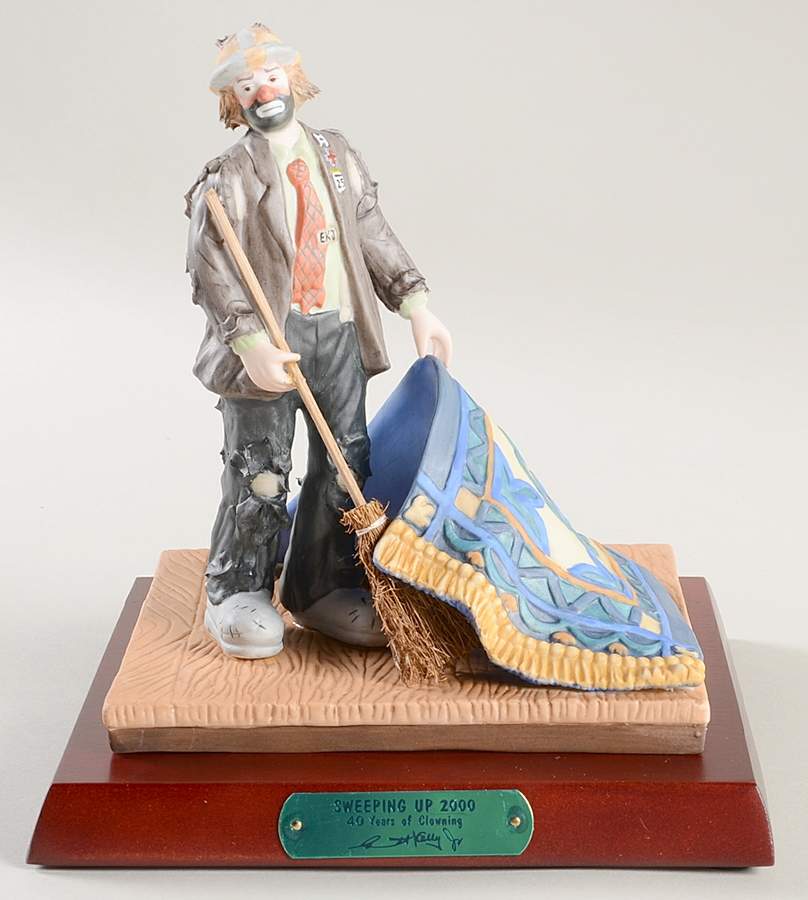 Emmett Kelly Jr-Figurine Sweeping Up-2000 - Boxed by Flambro-1