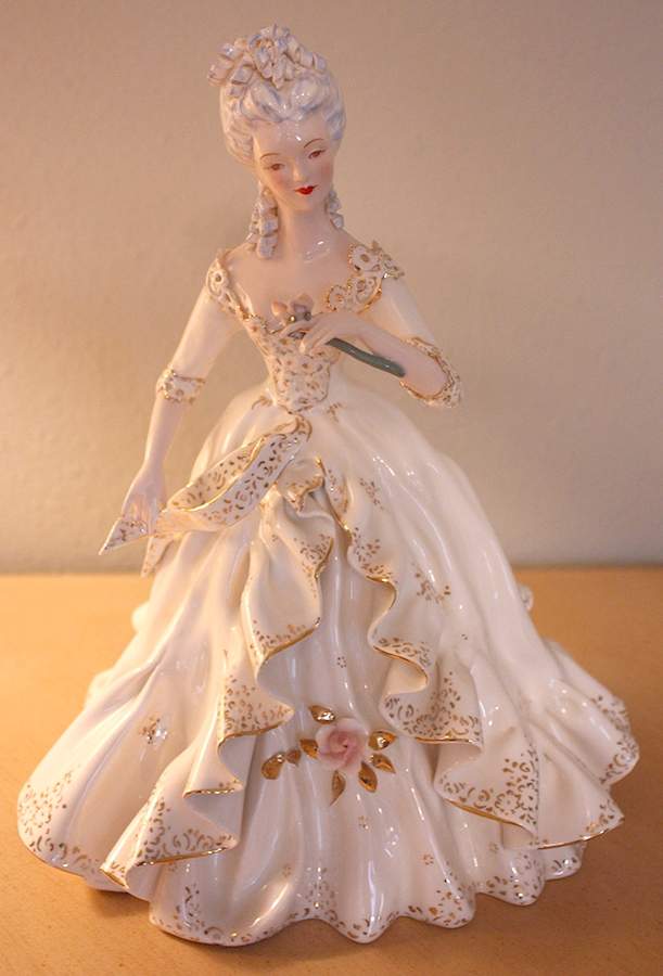 Florence Ceramics Figurine Nell Gwen-White & Gold - No Box Nb371 by Florence Ceramics-1