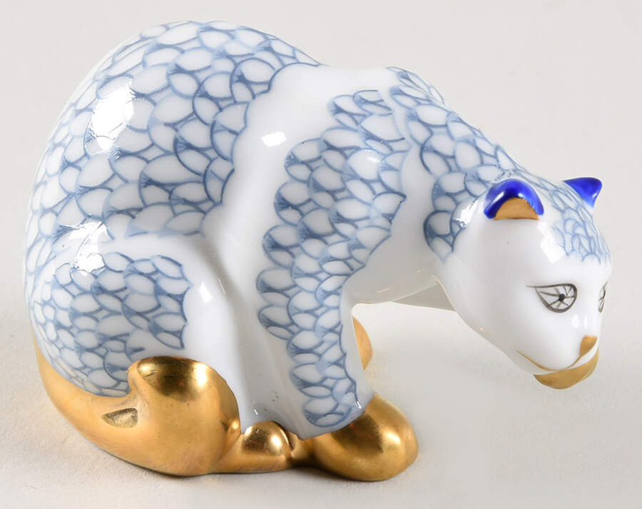 Curio Cabinet Cat Herend Style - No Box by Franklin Mint-1