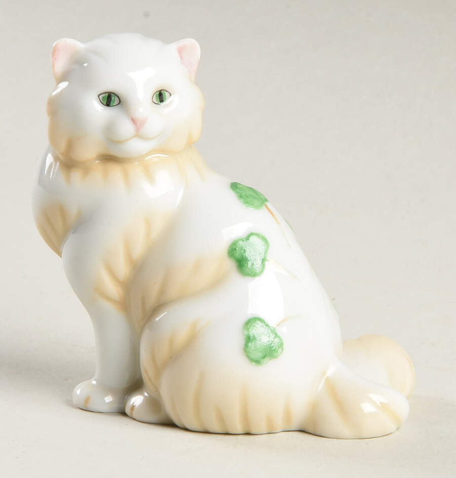 Curio Cabinet Cat Belleek Style - No Box by Franklin Mint-1