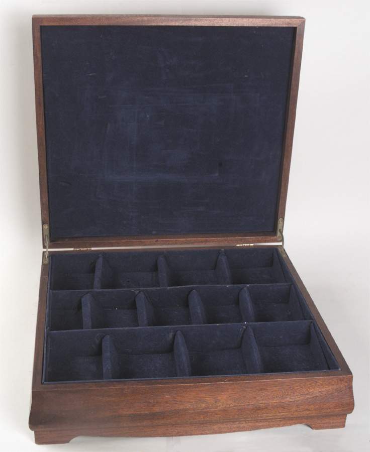 People of Colonial America-Figurine Wooden Display Case - No Box by Franklin Mint-1