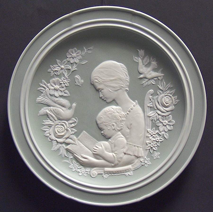 Mother's Day Mother Reading To Child - No Box by Franklin Mint-1