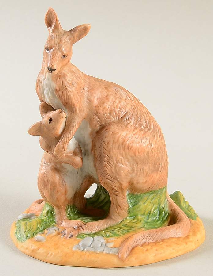 Endangered Mother & Baby Animals Tasmanian Forester Kangaroo - No Box by Franklin Mint-1