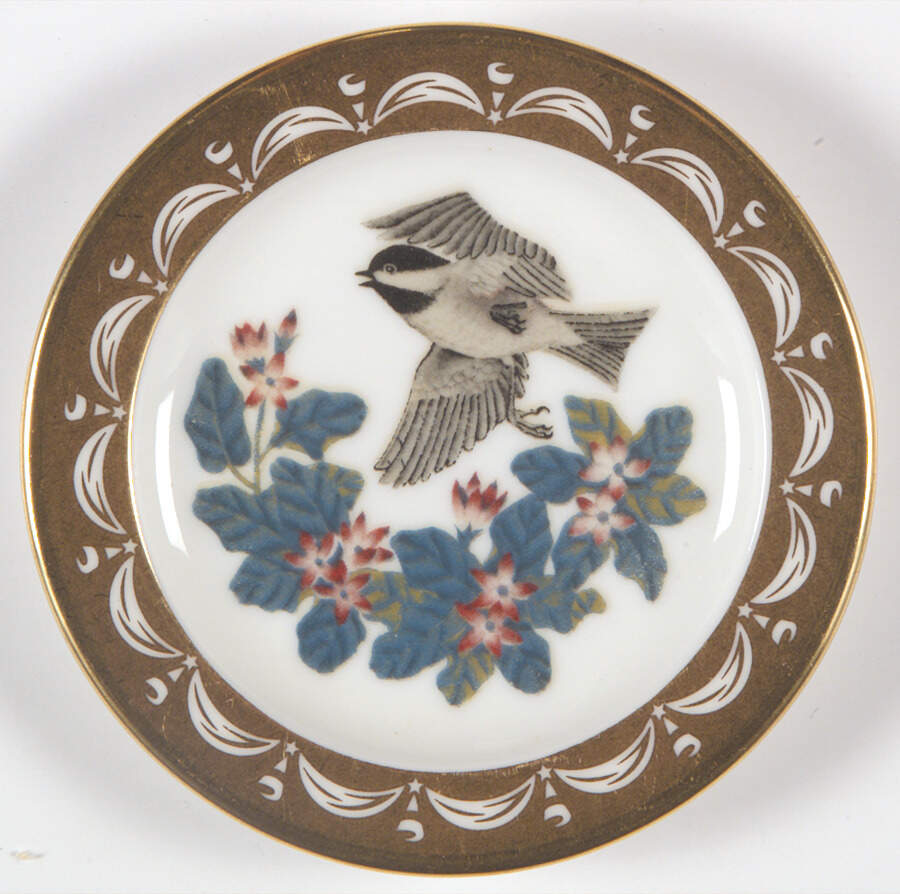 State Birds & Flowers Miniature Massachusetts-Chickadee / Mayflower - Massachusetts With Box by Franklin Mint-1