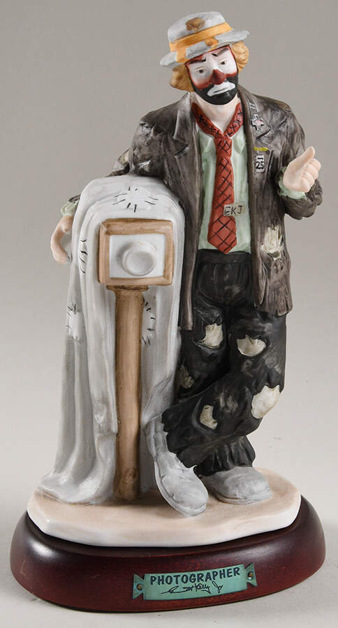 Emmett Kelly Jr-Professionals Photographer - No Box by Flambro-1