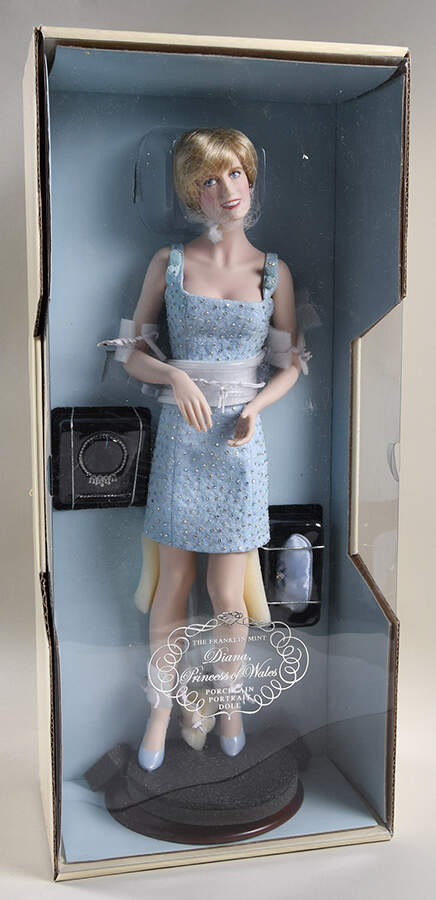 Diana Princess of Wales Porcelain Dolls Swan Lake-Millennium 2000 - Boxed by Franklin Mint-1