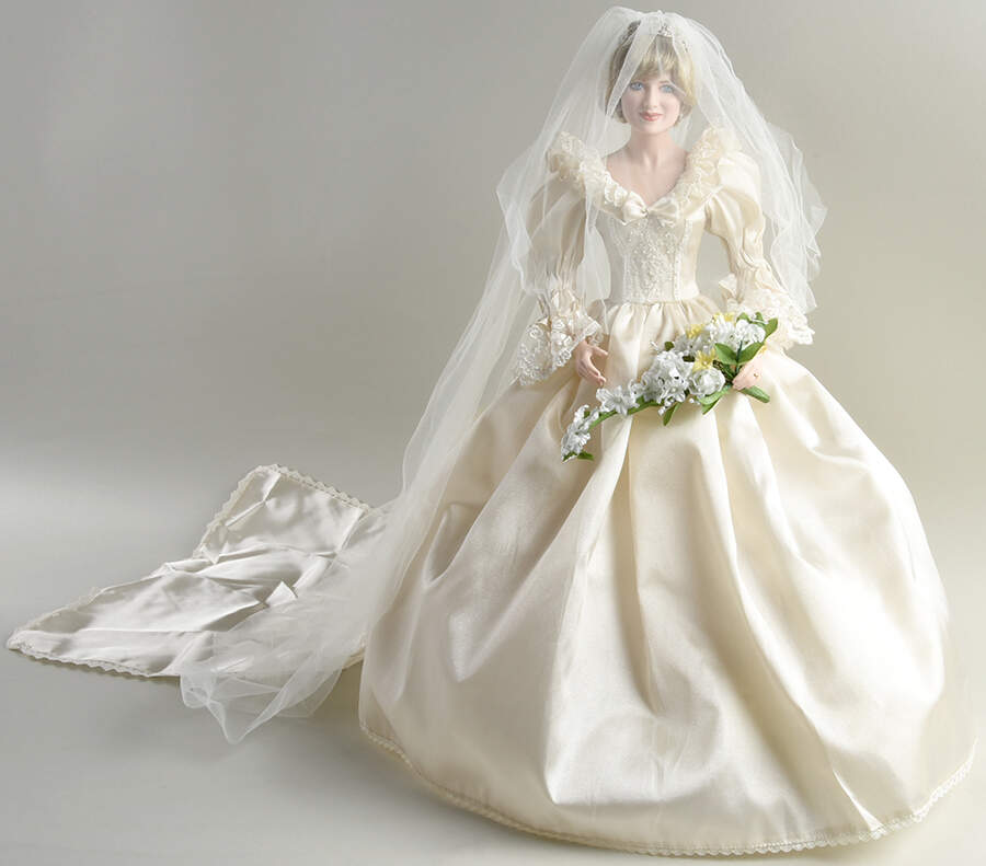 Diana Princess of Wales Porcelain Dolls Portrait Of A Bridal Princess - Boxed by Franklin Mint-1