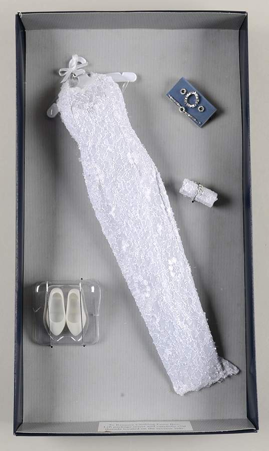 Diana Princess of Wales-Vinyl Ensemble - White Lace Gown - Boxed by Franklin Mint-1