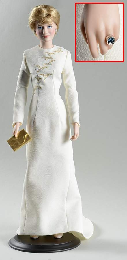Diana Princess of Wales Porcelain Dolls Queen Of Fashion - Boxed by Franklin Mint-1