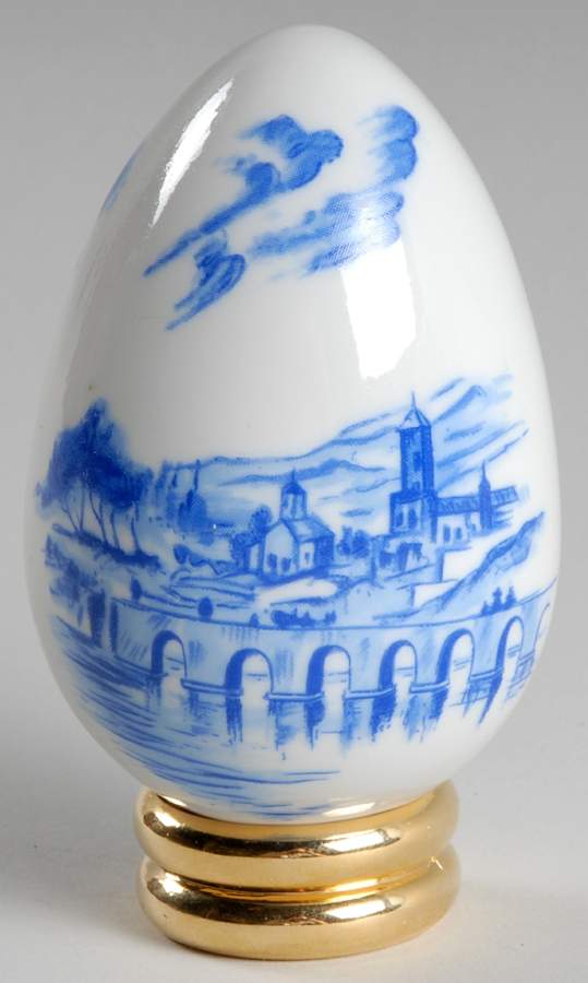 The Collector's Treasury of Eggs Delft Style - No Box by Franklin Mint-1