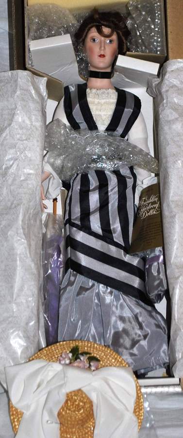 Franklin Mint Dolls Eliza Dolittle - No Box by Franklin Mint-1