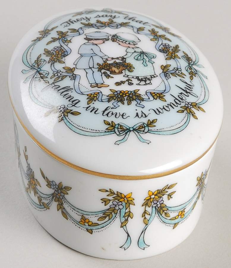 Songs of Love Music Box Falling In Love Is Wonderful - Boxed by Franklin Mint-1