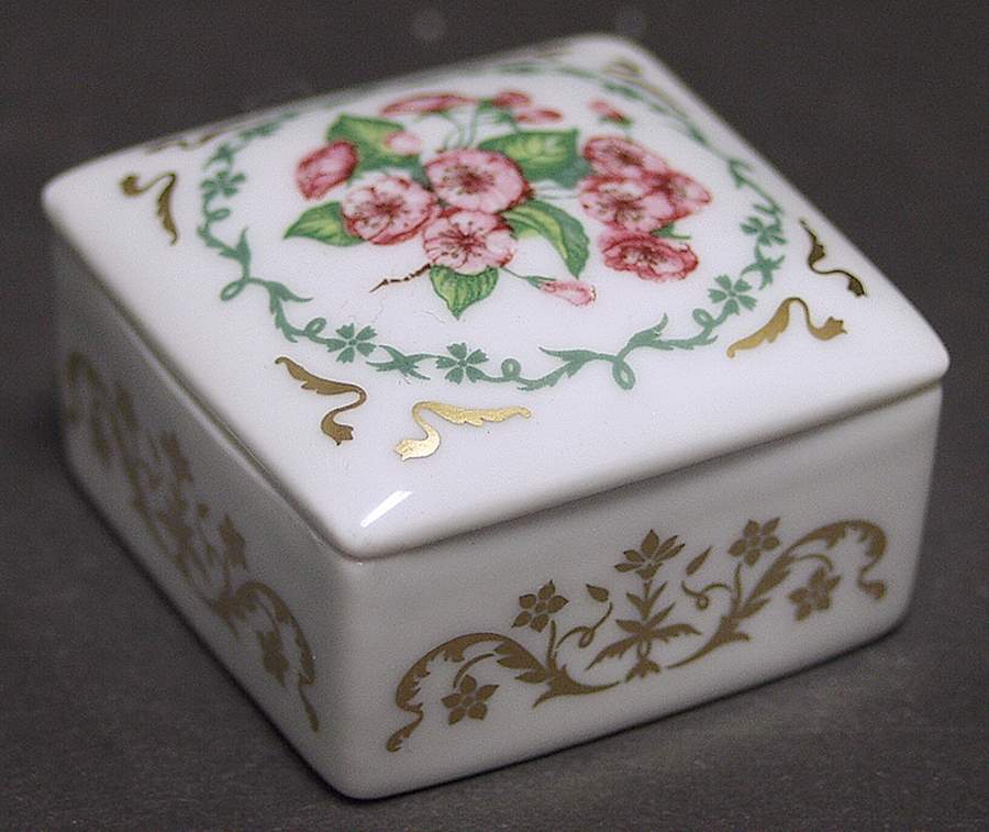Flowers of Colonial America-Box Cherry Blossom - No Box by Franklin Mint-1