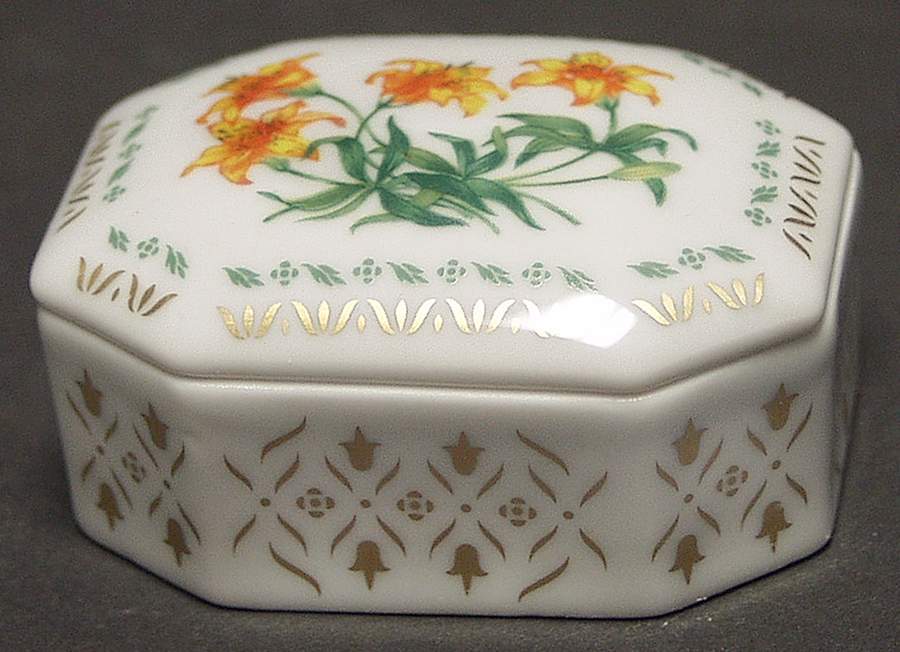 Flowers of Colonial America-Box Wood Lily - Boxed by Franklin Mint-1