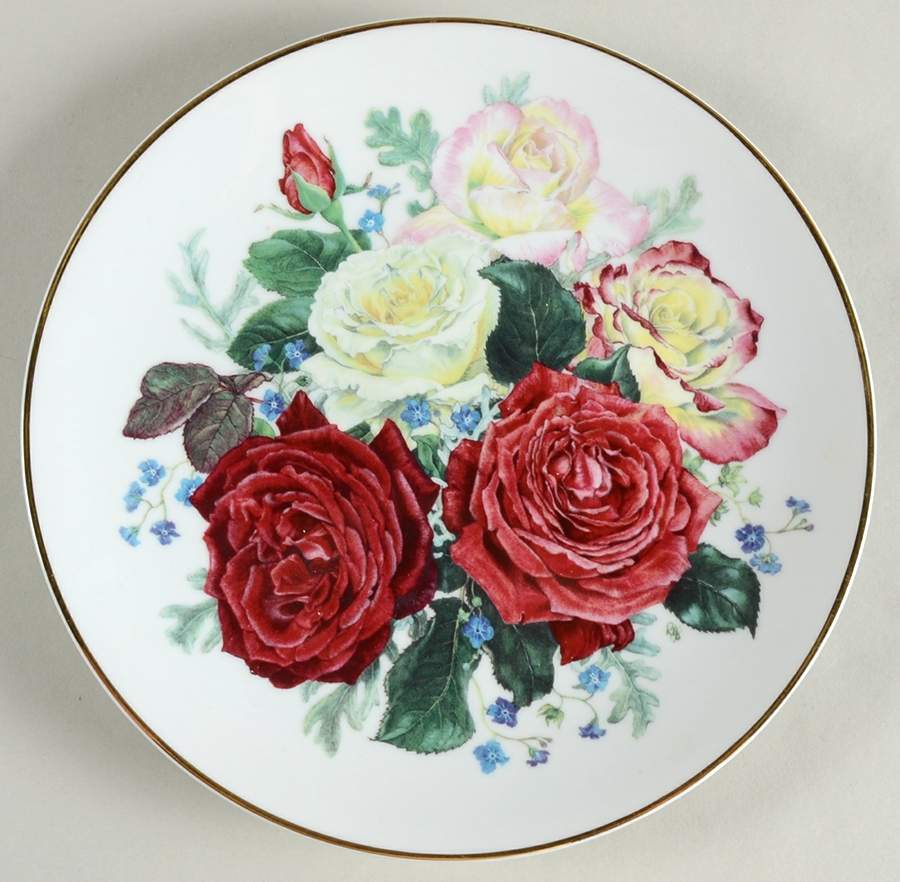 Majesty of Roses Fragrant Glory - No Box by Franklin Mint-1