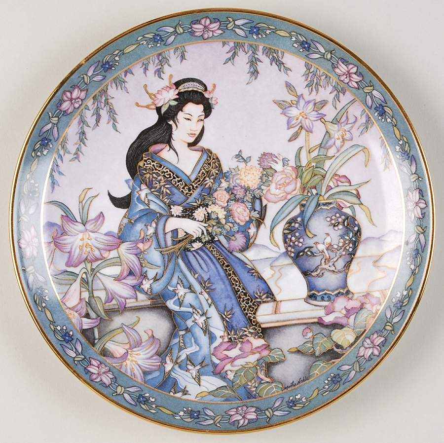 Flower Maidens Lady Of The Lilies - No Box by Franklin Mint-1