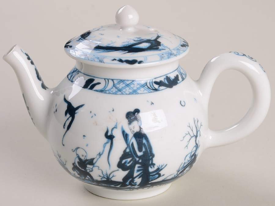Victoria and Albert Museum Tea Pot Worcester - No Box by Franklin Mint-1