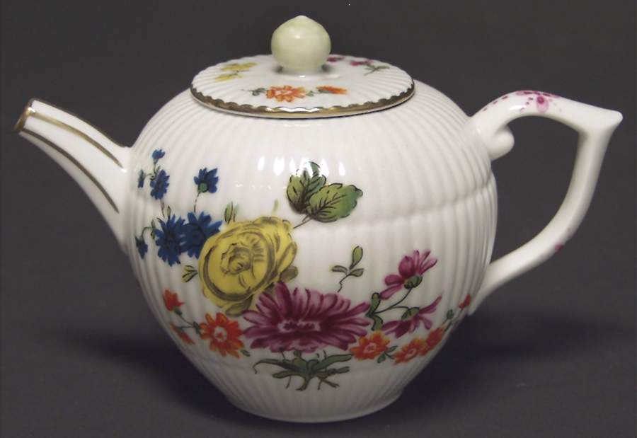 Victoria and Albert Museum Tea Pot Furstenberg - No Box by Franklin Mint-1