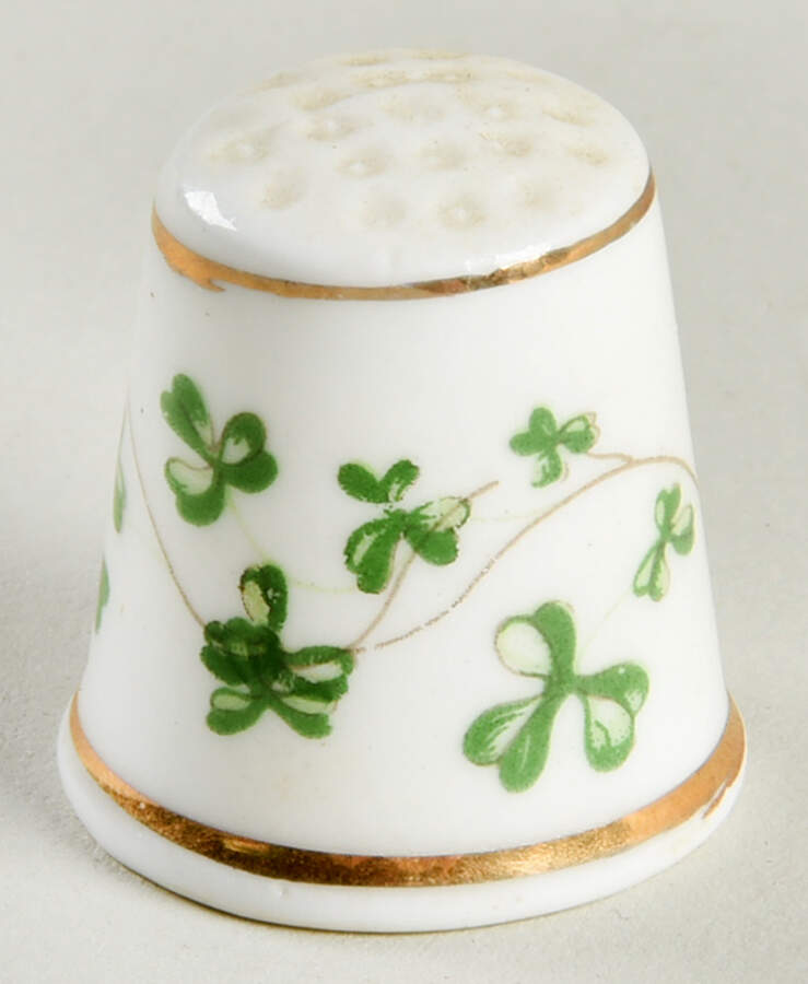 Great Porcelain Houses Royal Tara - No Box by Franklin Mint-1