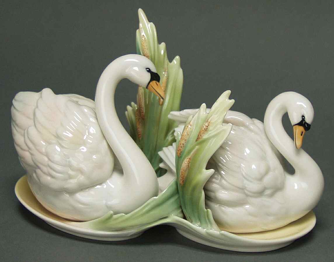 Southern Splendor Swan Salt & Pepper Set - No Box by Franz Collection-1