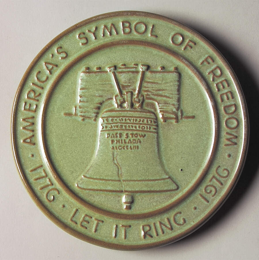 Bicentennial Trivet Liberty Bell-Green - No Box by Frankoma-1